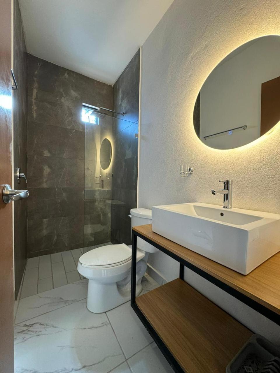 Vidrio Suites Col Americana Guadalajara Exterior photo